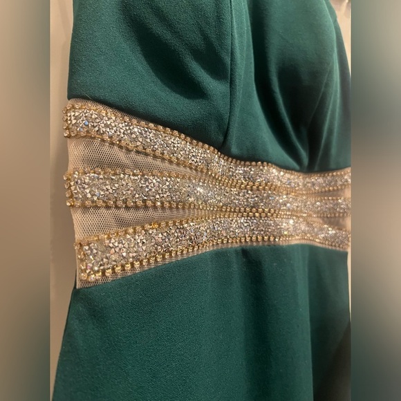 SPEECHLESS green stretch knit halter neck dress with beaded waist Sz. 3 NWT - Picture 4 of 9